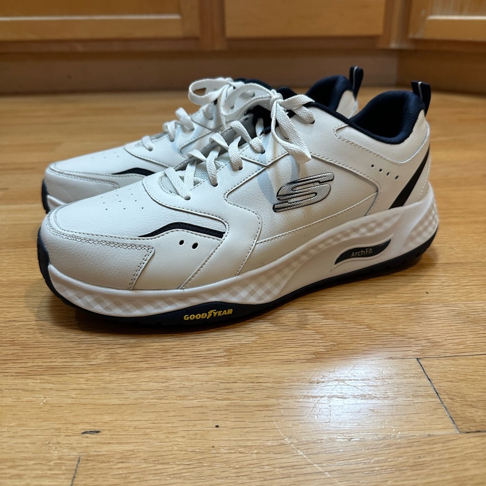 Skechers Arch Fit Multi Sport White/Navy - Size 11.5